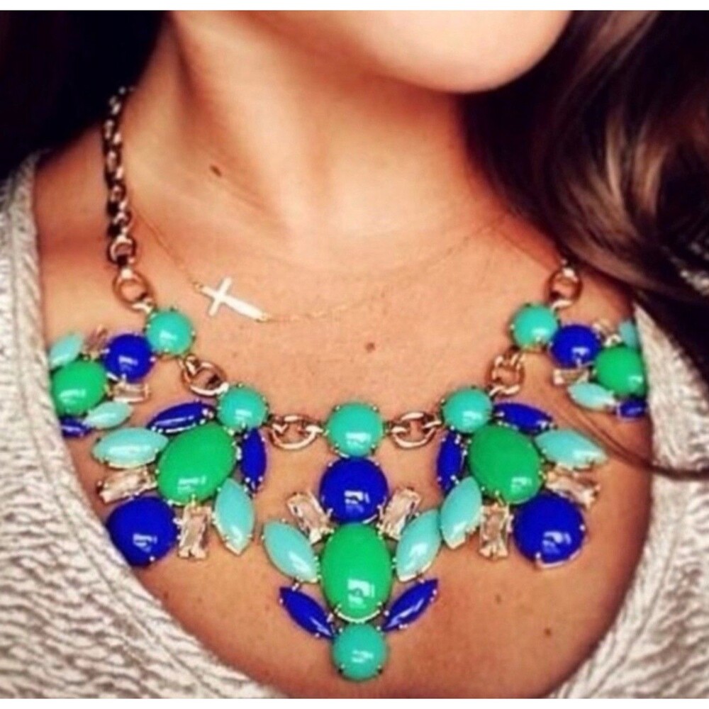 Stella & Dot Juniper Statement Necklace - Picture 2 of 10